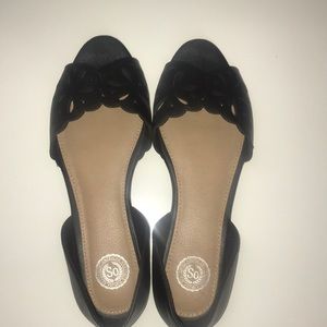 SO Size 8 Cut-Out Black Flats NWOT